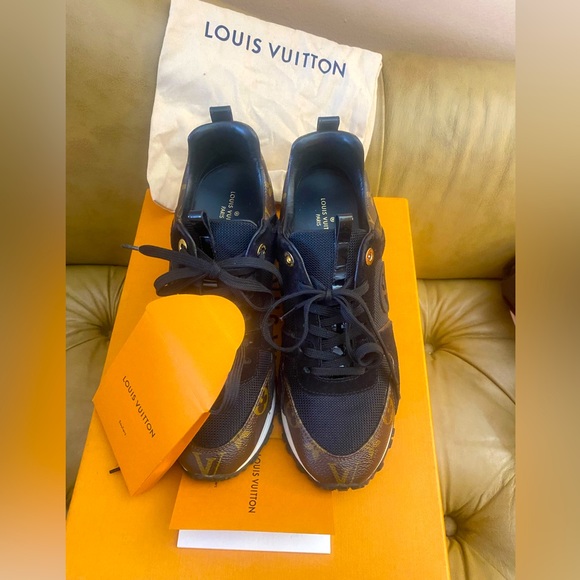 Authentic Louis Vuitton RUN AWAY SNEAKER - Picture 3 of 5